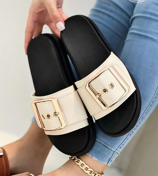 Sandalia Buckle Chic